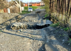 Шахтинцы сравнили дороги на окраине города с Сирией и Донбассом