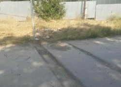 Дорожные службы сделали ямы в асфальте для лежачих полицейских и забыли про них