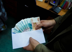 В Шахтах на взятке в 150 000 рублей поймали начальника уголовного розыска полиции