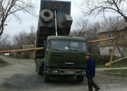 КамАЗ снес газопровод в Шахтах
