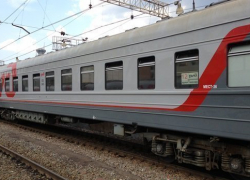 На станции Шахтная под состав поезда попала женщина