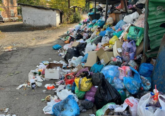 Поселок Аюта погряз в мусоре 