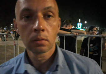 Директор шахтинского дома культуры Евгений Шинкаренко вырвал телефон из штатива редактора «Блокнота» не желая пропускать на концерт в честь Дня города