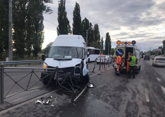 Водитель маршрутки «Самбек-Новошахтинск» совершил аварию вблизи Шахт 