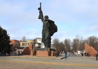 В Шахтах собрались капитально отремонтировать площадь Солдата. Успеют ли до Дня Победы?