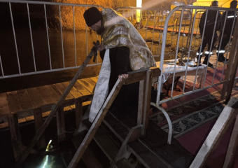 2500 шахтинцев приняли участие в Крещенских купаниях 