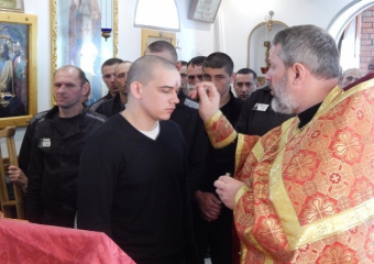В исправительной колонии недалеко от Шахт крестили осужденных