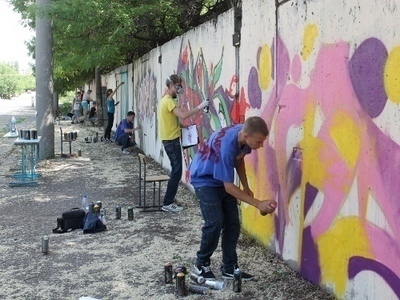 В Александровском парке Шахт разрисуют стены