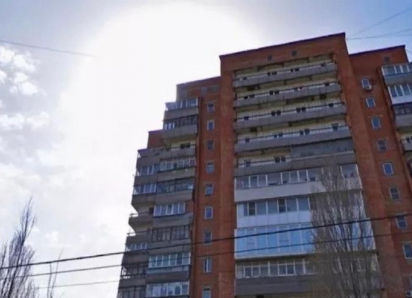 22-летний парень выпал из окна и разбился на смерть на ХБК в Шахтах