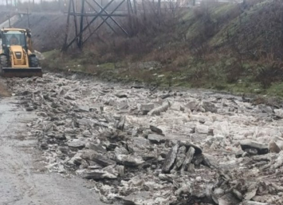 Два переулка в Шахтах оказались изолированы от города из-за прорыва водопровода