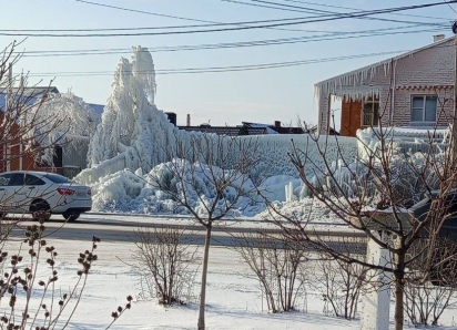 Ледяные скульптуры появились из-за коммунальной аварии в Шахтах