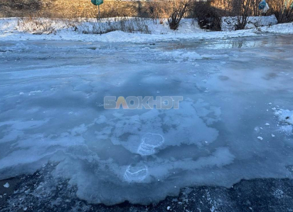 Дети падают, машины застревают — так комментируют жители движение на Советской улице в Шахтах