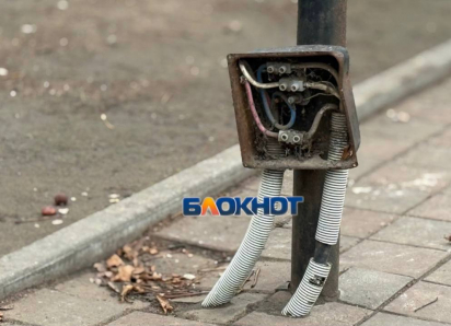 Открытые провода в центре Шахт представляют опасность для детей