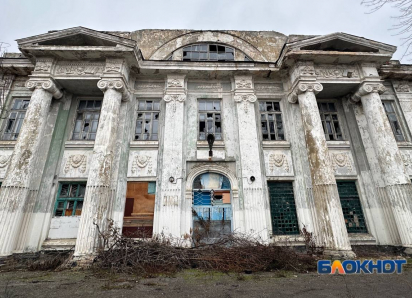 Выпускники школы №30 в Шахтах борются за сохранение культурного наследия, которое разрушается на глазах