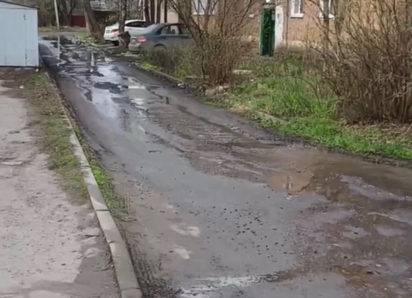 Переулок Петрашевского в Шахтах утопает в канализационных стоках