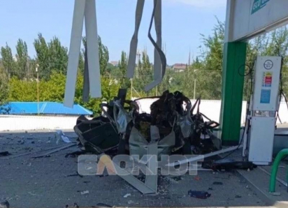 Легковушка взорвалась на заправке в Шахтах
