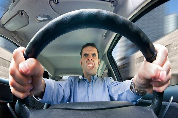 Шахтинских автовладельцев будут штрафовать на 5000 рублей за опасное вождение