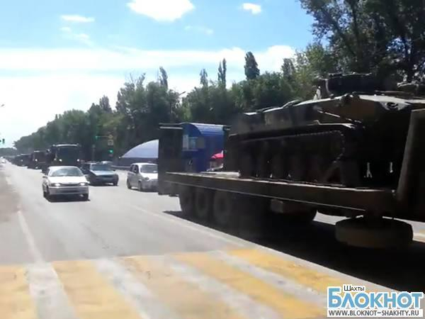 По территории Ростовской области в сторону украинской границы движется военная техника