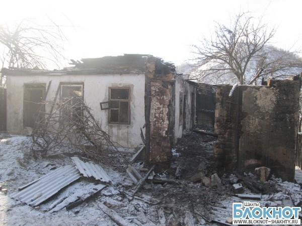 В Шахтах в заброшенном доме произошел пожар: погиб мужчина