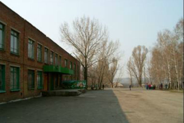 Администрация продолжает контролировать ремонт в шахтинской школе №14