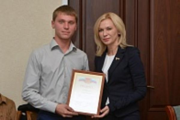Скандальная Екатерина Стенякина наградила участников акции «Поезд будущего»