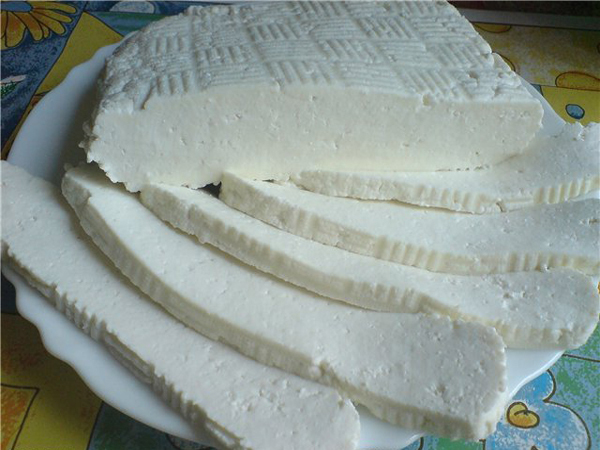 Производители адыгейского сыра заменили молоко