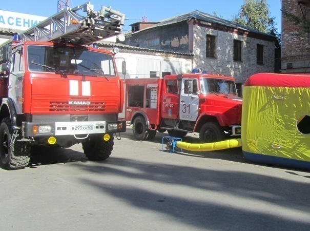 Восемь пожарных города Шахты представлены к наградам за тушение пожара в Усть-Донецком районе