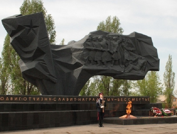 На текущий ремонт четырех мемориалов в Шахтах выделят 300 тысяч рублей