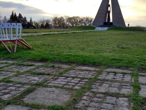 Шахтинцы обеспокоены состоянием мемориала жертвам фашизма на шахте имени Красина
