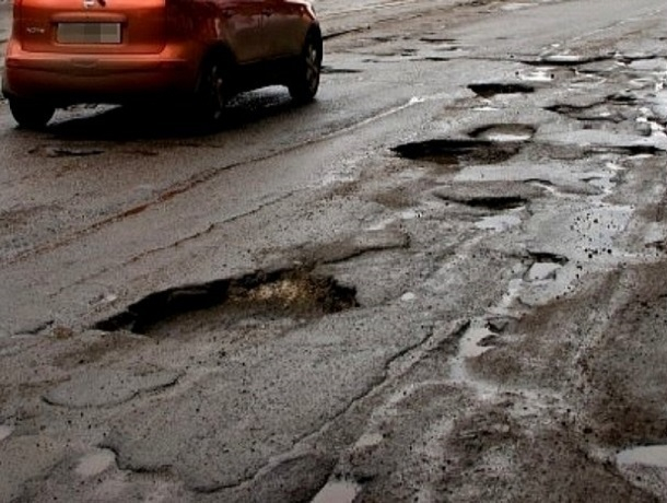 Шахтинка отправила президенту РФ петицию с просьбой отремонтировать дороги