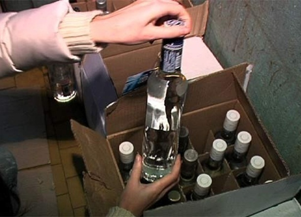 Шахтинец продавал «паленую» водку с токсичными примесями