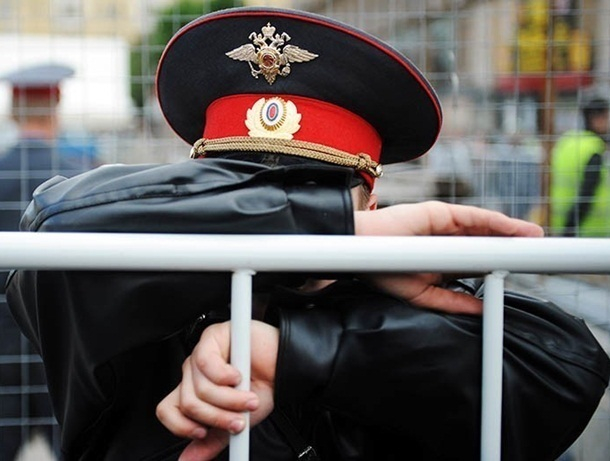 Шахтинца, устроившего дебош в баре и оскорбившего полицейского, оштрафовали на 10 тысяч рублей