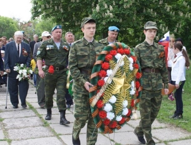 На мемориальном комплексе «Слава» в Александровском парке в Шахтах и в поселке Красина отметили День Победы