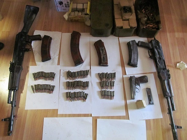 Склад оружия и боеприпасов обнаружили полицейские, расследуя неуплату трех миллионов налогов в Шахтах