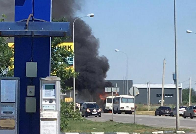 В Шахтах загорелся и взорвался пассажирский автобус