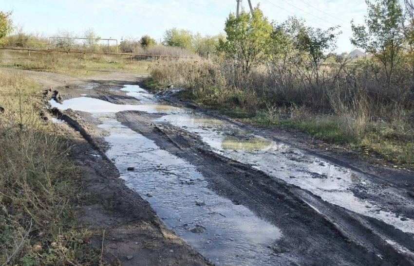 Жители переулка Ермакова в Шахтах страдают от прорыва канализации