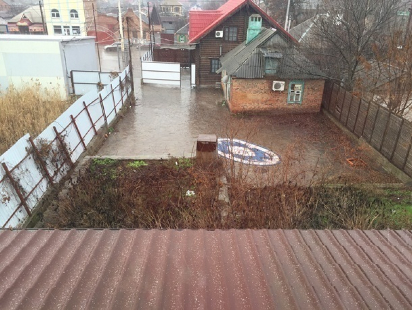 За несколько часов до Нового года на Шахты обрушился ливень с градом