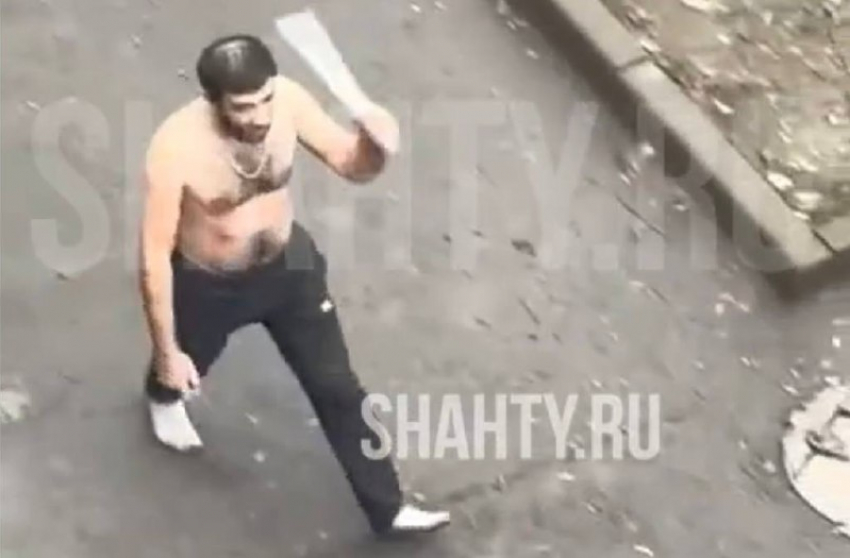 Наркоман кидался с ножом на детей в Шахтах