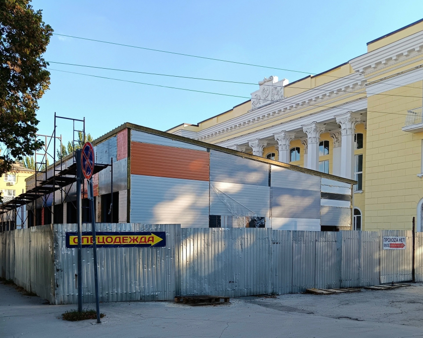 Строительство нового магазина перекрыло историческое здание в Шахтах