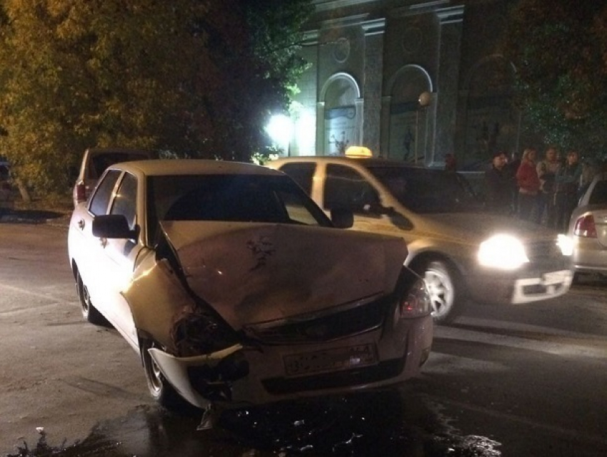 Сразу четыре автомобиля собрала авария на улице Садовой в Шахтах