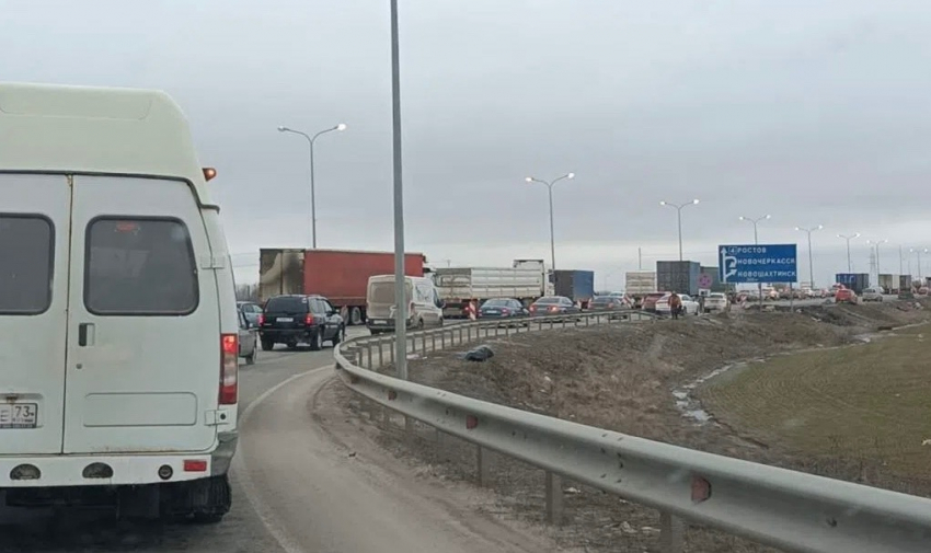 На трассе М-4 «Дон» в районе Шахт наблюдаются затруднения в движении