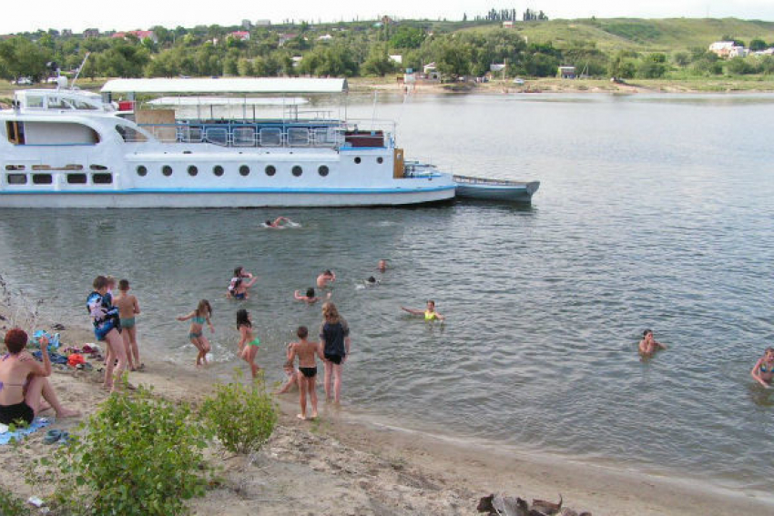 Во многих водоемах Ростовской области нельзя купаться