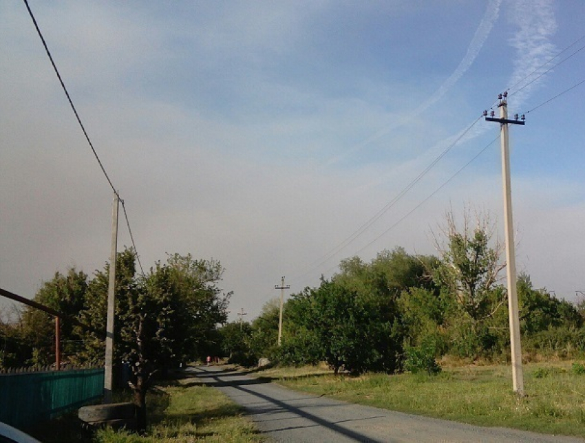 Дым от горящих лесов видят жители окраин города Шахты