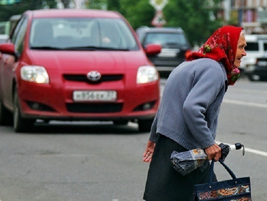 Под колеса «Опеля» попала переходившая дорогу старушка в Шахтах