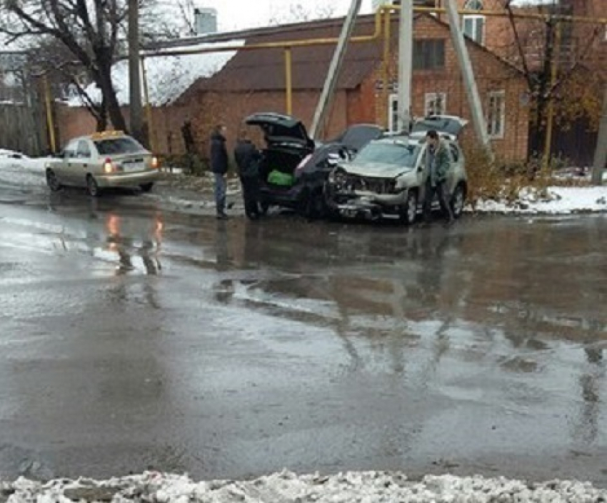 В Шахтах произошло ДТП с участием двух иномарок