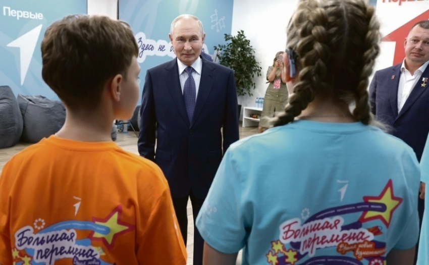 14-летняя школьница из Шахт выиграла в конкурсе и встретилась с Президентом