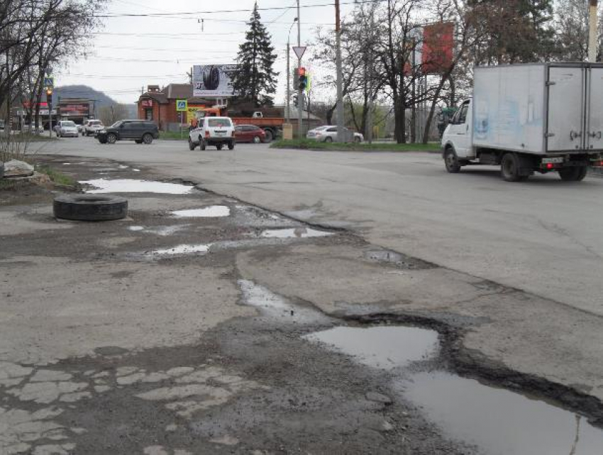 В Шахтах станет меньше ям на дорогах