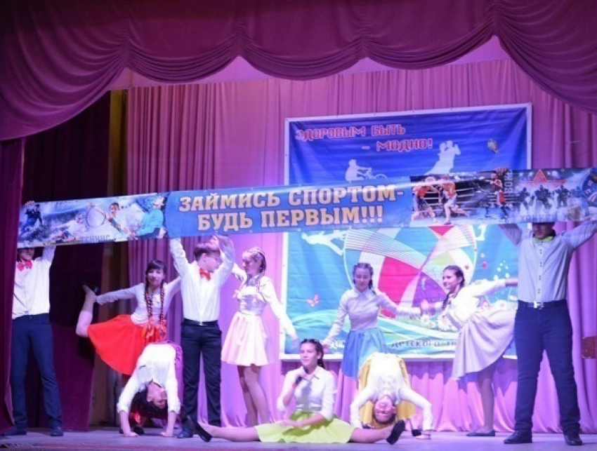 Победителями спортивного фестиваля в Шахтах стали команды школ № 14 и №37