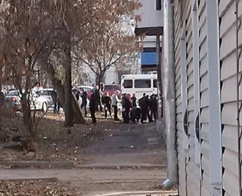 В Шахтах ОМОН оцепил две улицы для проведения следственного эксперимента