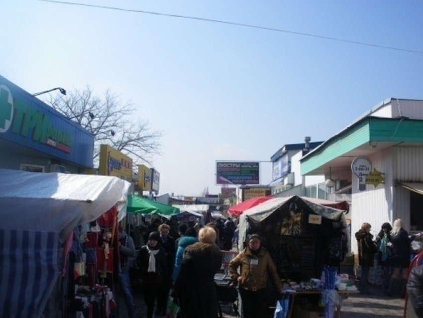 В Шахтах на «Артемовском рынке» распространяют запрещенные товары 